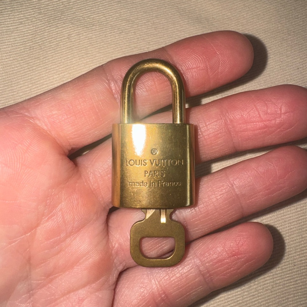 Authentic Louis Vuitton RARE Lock & Key #333 – Made in France - Picture 2 of 8